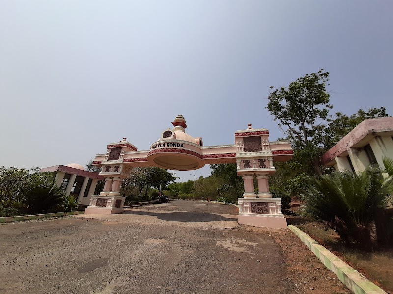 Thotlakonda Buddhist Monastery - Thotlakonda Buddhist Monastery, RCH5+CM3, Kapuluppada, Andhra Pradesh 531163, India
