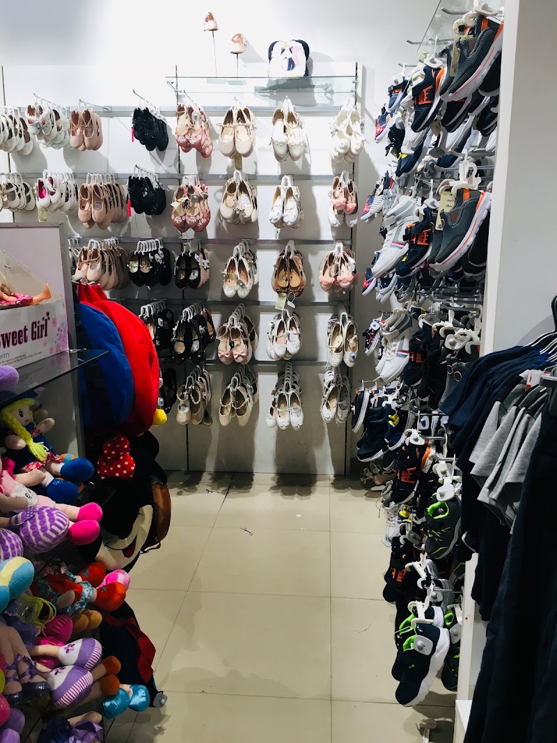 Max - Max Munciple No 31, Gol Chakkar, 32, Bungalow Rd, near Roop Nagar, Kamla Nagar, New Delhi, Delhi, 110007, India