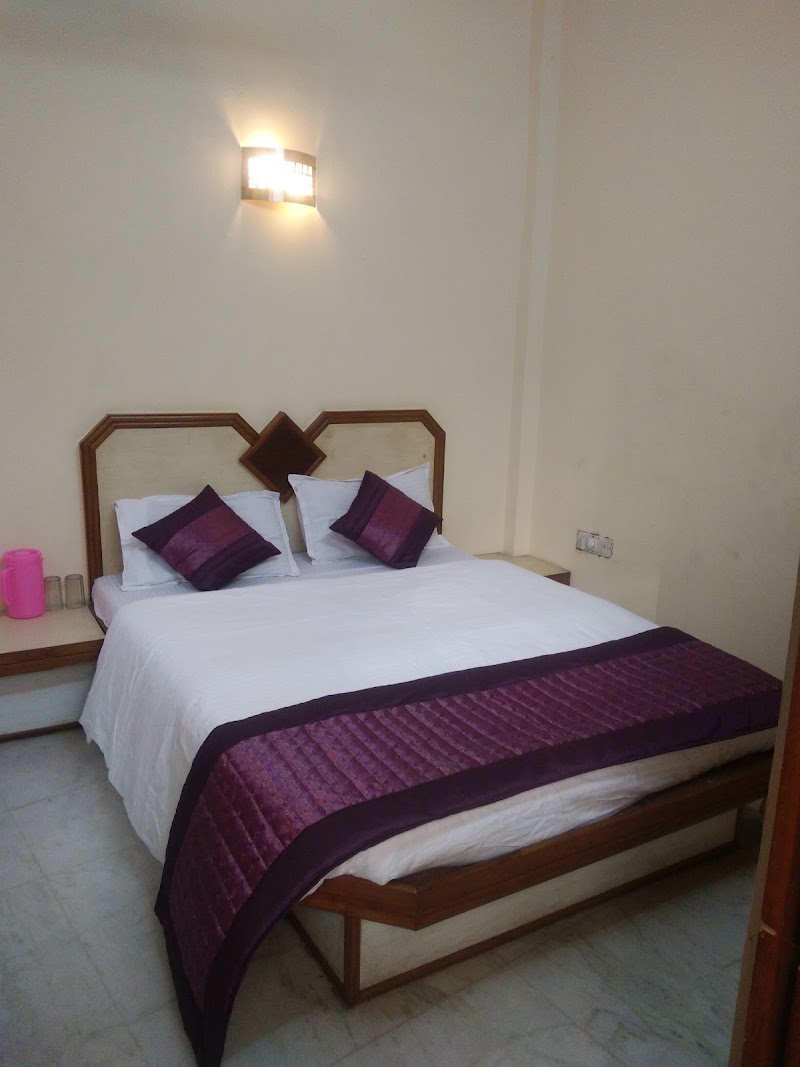 Yes Boss By Backpackers Heaven - Yes Boss By Backpackers Heaven Building No. 875, Kumaharan Gali, Main Bazar, Aram Bagh, Paharganj, New Delhi, Delhi 110055, India