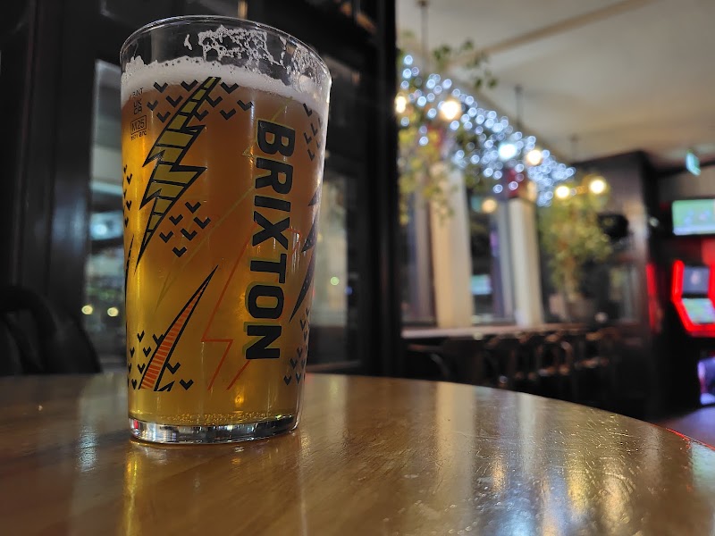 The Brown Bear - The Brown Bear 139 Leman St, London E1 8EY, UK