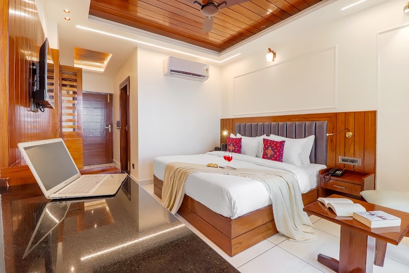 Hotel Regent Residency - Hotel Regent Residency Regent House, Kulri Bazar, The Mall Road, Mussoorie, Uttarakhand 248179, India