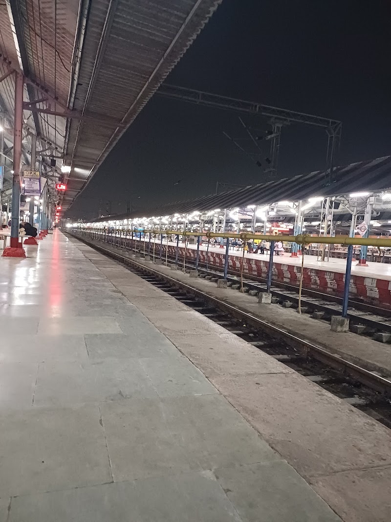 Lucknow NE - Lucknow NE, RWJC+W2H, Station Rd, Blunt Square, Cash and Pay Colony, Charbagh, Lucknow, Uttar Pradesh 226004, India