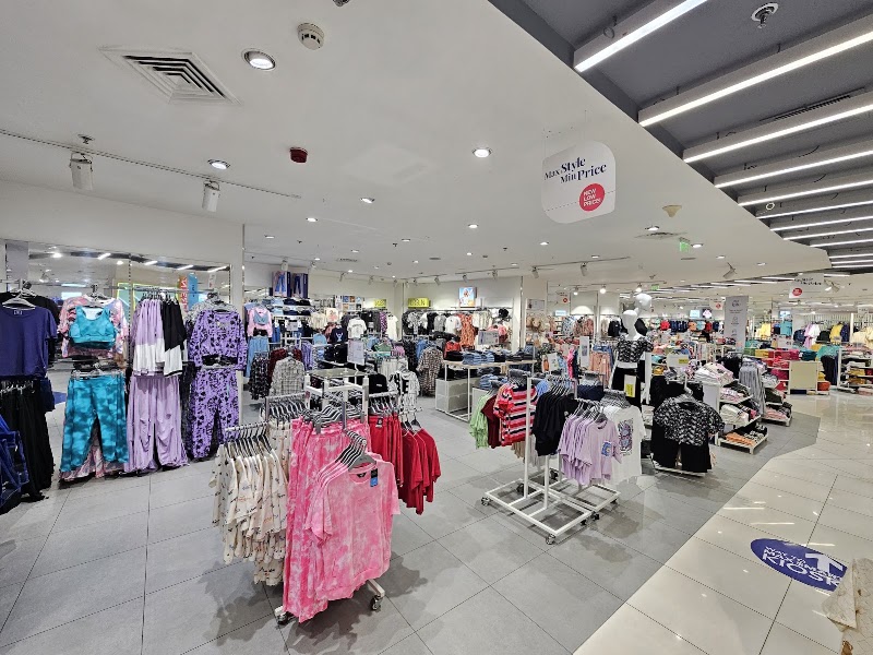 Max - Max Lower Ground Floor, Phoenix Market City Mall, Lal Bahadur Shastri Marg, Kurla West, Kurla, Mumbai, Maharashtra 400070, India