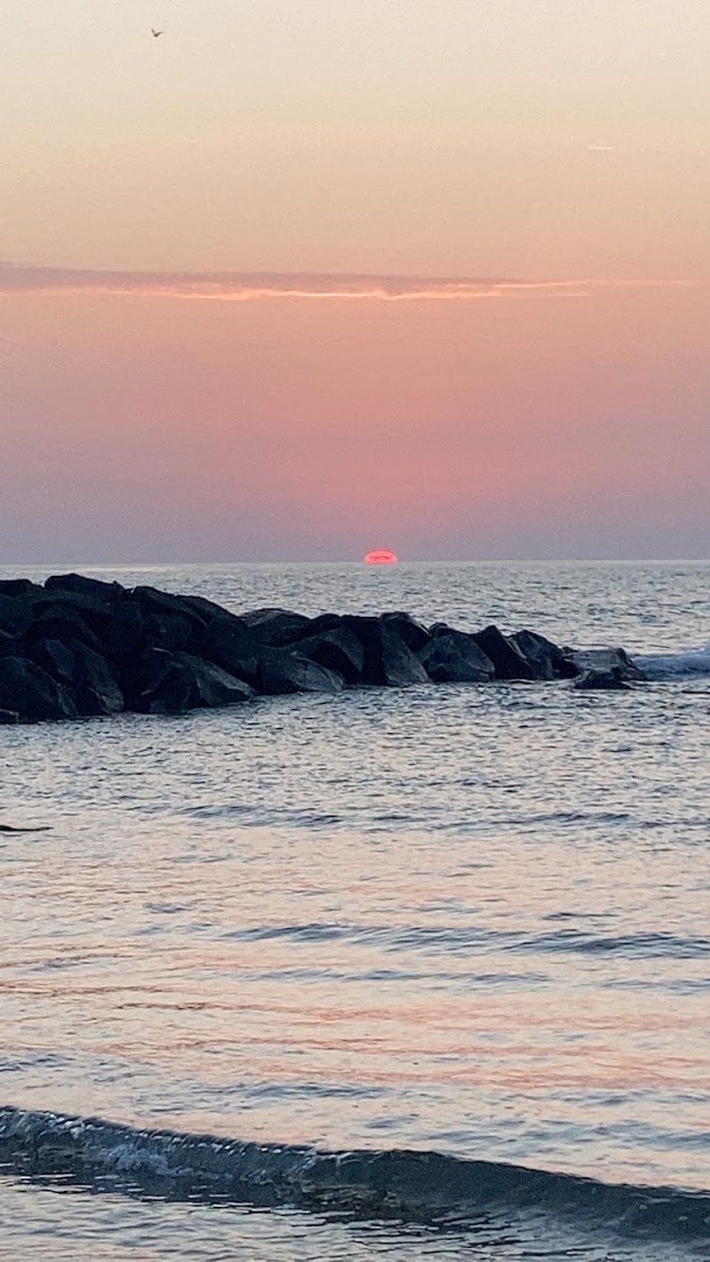 Free Beach - Free Beach, Spiaggia Libera, Lungomare della Salute, 56, 00054 Fiumicino RM, Italy
