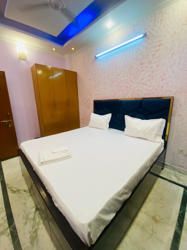 Hotel O Oshiva Stay - Hotel O Oshiva Stay Shiv Shakti Residency, H25, Sector 70, Noida, Uttar Pradesh 201316, India