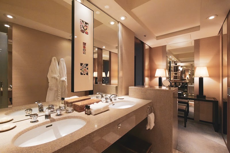 Park Hyatt Tokyo - Park Hyatt Tokyo 2, 3-chōme-7-1 Nishishinjuku, Shinjuku City, Tokyo 163-1055, Japan