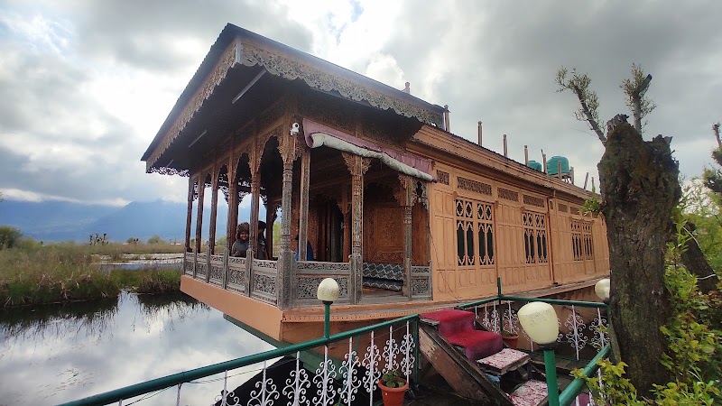 Houseboats Group Dal Lake - Houseboats Group Dal Lake, 3VW2+P56, Karapura, Dal Lake, Srinagar, 190006