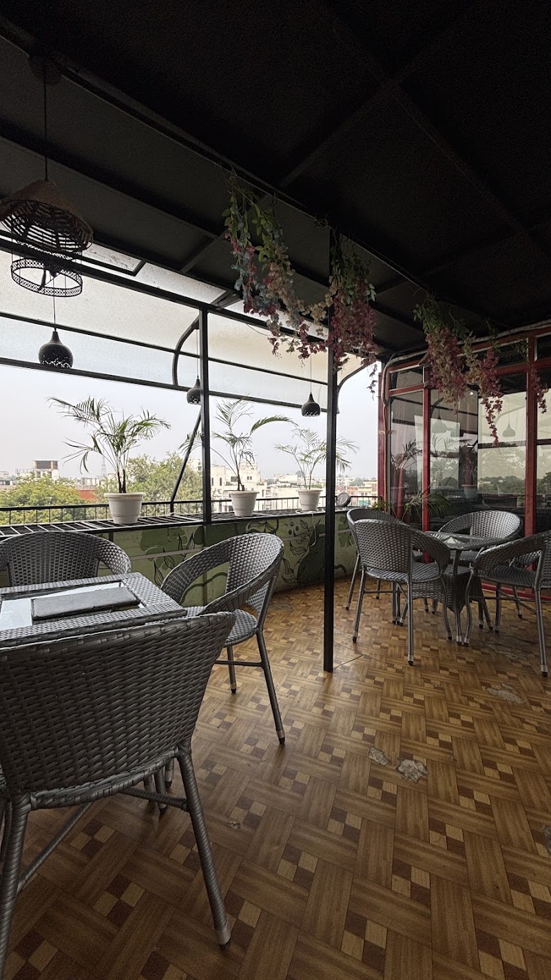 Blunch and Dine