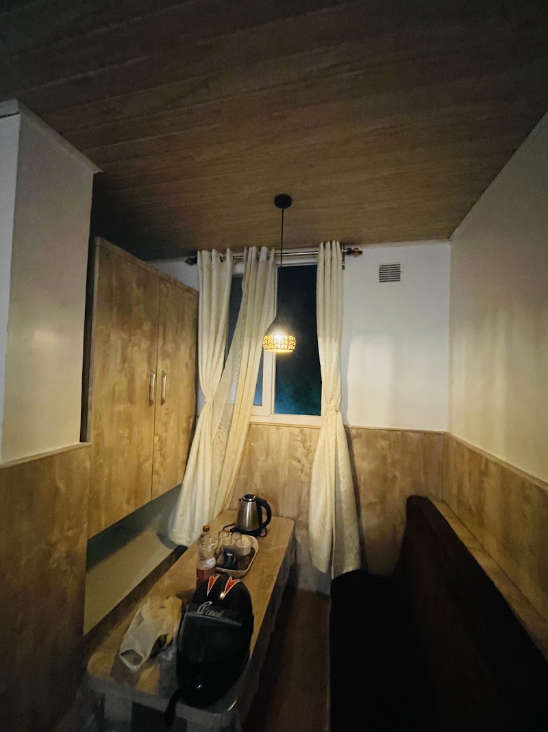 Darjeeling Guest House Deluxe - Darjeeling Guest House Deluxe 16, DB Giri Rd, Chota Kak Jhora, Darjeeling, West Bengal 734101, India