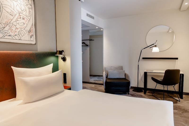 Hotel Motel One Köln-Mediapark - Hotel Motel One Köln-Mediapark Am Kümpchenshof 2, 50670 Köln, Germany