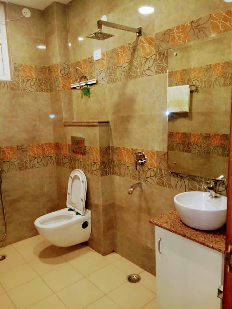 TRIOM HOTEL - TRIOM HOTEL B/147, Mehrauli - Badarpur Rd, near shiv mandir, Sharma Market, Pulpharadpur, Block A, Pul Pehladpur, New Delhi, Delhi 110044, India