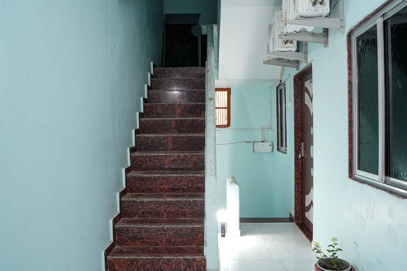 Ram Lalla Palace - Ram Lalla Palace, Tapsvi ji ki Chawani, near Tulsi Smarak, Bhavan, दांत धवन कुंद, रामघाट, न्यू कॉलोनी, अयोध्या, उत्तर प्रदेश 224123, India