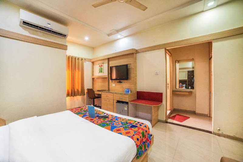Hotel Santoor - Hotel Santoor 158, near Gita Bhawan Square, Kanchan Bagh, Indore, Madhya Pradesh 452001, India