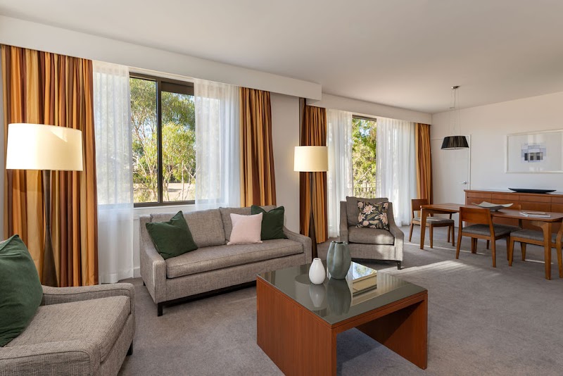 Yarra Valley Lodge - Yarra Valley Lodge, 2 Heritage Ave, Chirnside Park VIC 3116, Australia