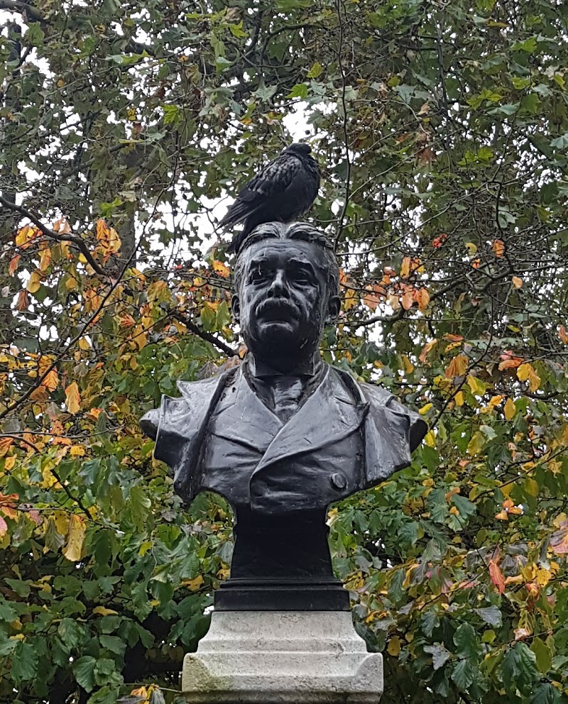 Bust of Arthur Sullivan - Bust of Arthur Sullivan, London WC2N 6PB, UK
