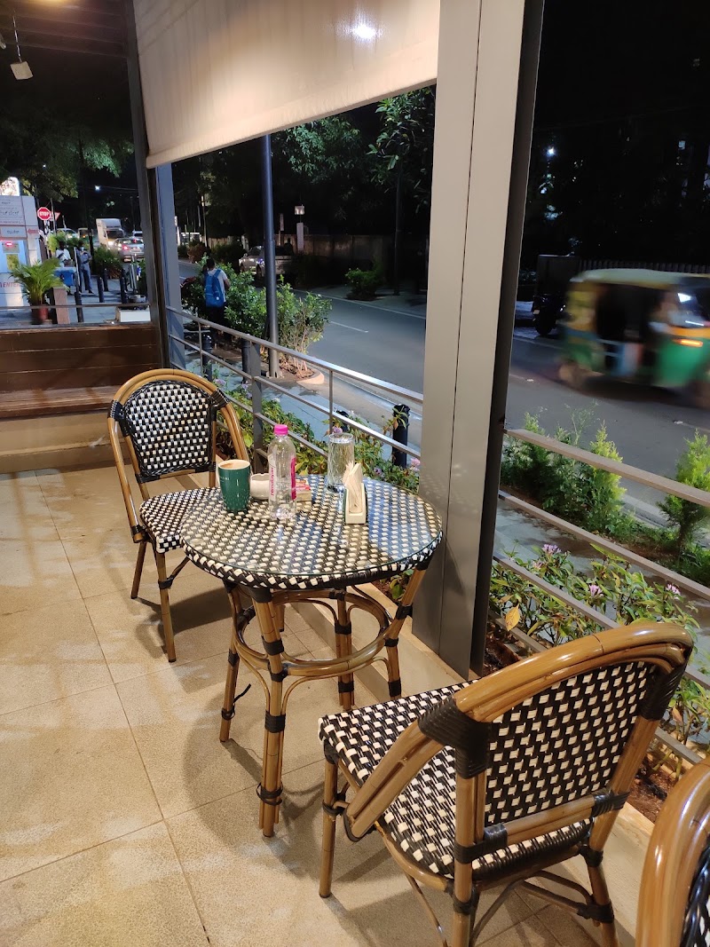 Amintiri - Cafe | Patisserie | Gifting