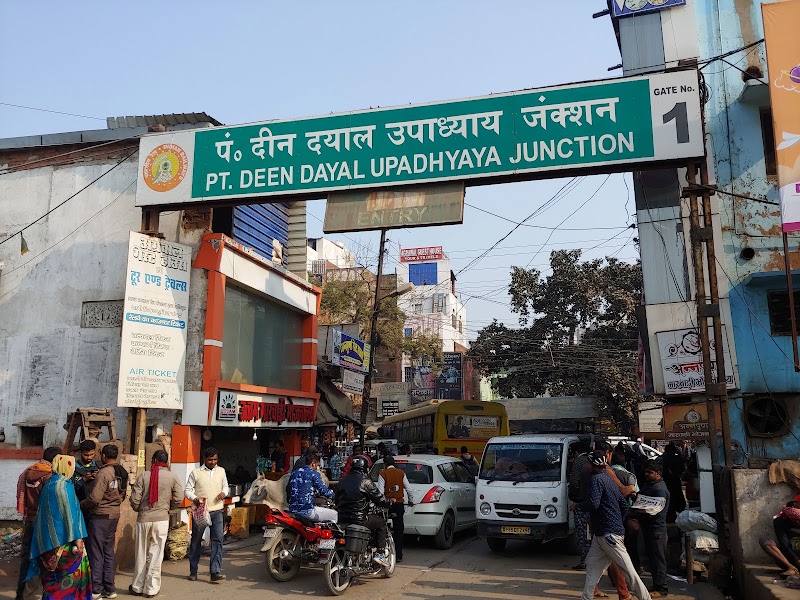 PT. Deen Dayal Upadhyaya Junction - PT. Deen Dayal Upadhyaya Junction, 232101 Pandit Dindayal Upadhyaya Marg Pandit Dindayal Upadhyay Nagar Uttaresh, Uttar Pradesh 276001, India