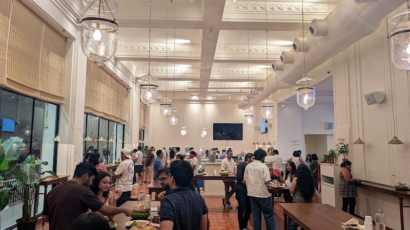Sea Pearl Building - Sea Pearl Building, Sea Pearl, Morvi Ln, opp. Sukh Sagar, Charni Road East, Chowpatty, Girgaon, Mumbai, Maharashtra 400007, India