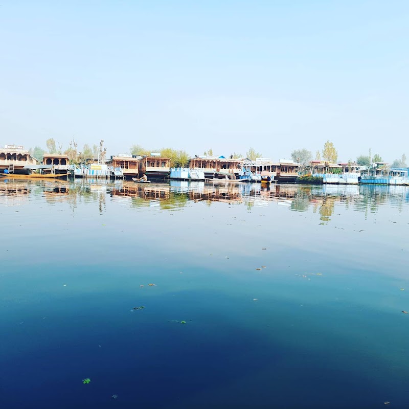 Young Shahzada Group of House boats - Young Shahzada Group of House boats, Golden Dal Lake, Boulevard Road, ghat no.09,, Srinagar,Kashmir, opp. New Park Hotel, Karapura, Rainawari, Srinagar, 190001