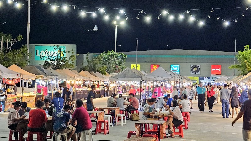 Friday night market - Friday night market R8RM+4JC, Chalong, Mueang Phuket District, Phuket 83000, Thailand