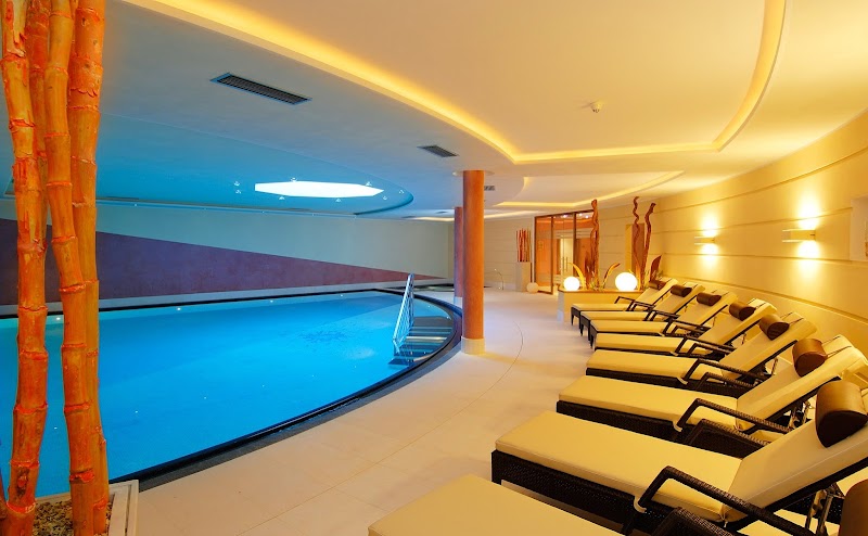 Hotel Carmen Dolomites - Hotel Carmen Dolomites Streda Chemun, 16, 39047 Santa Cristina Valgardena BZ, Italy