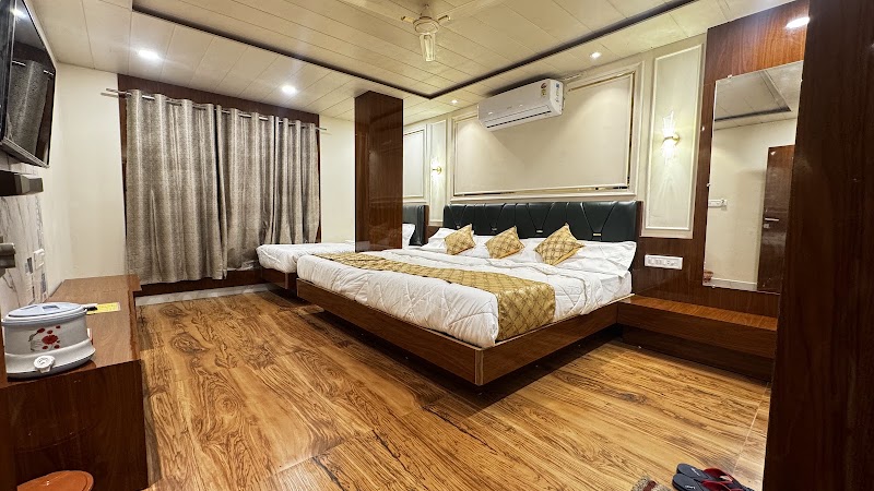 Hotel Shreeji Residency - Hotel Shreeji Residency Gandhi Chowk, nearby Ram Mandir, Pachmarhi, Pachmarhi Cantt, Madhya Pradesh 461881, India