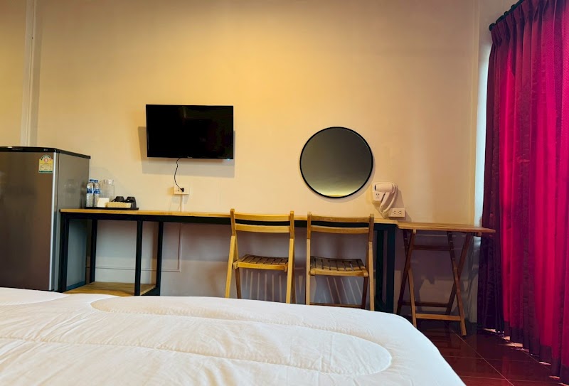 Henry's House - Henry's House, 35/39 Bangyai, Tambon Wichit, Amphoe Mueang Phuket, Chang Wat Phuket 83000, Thailand