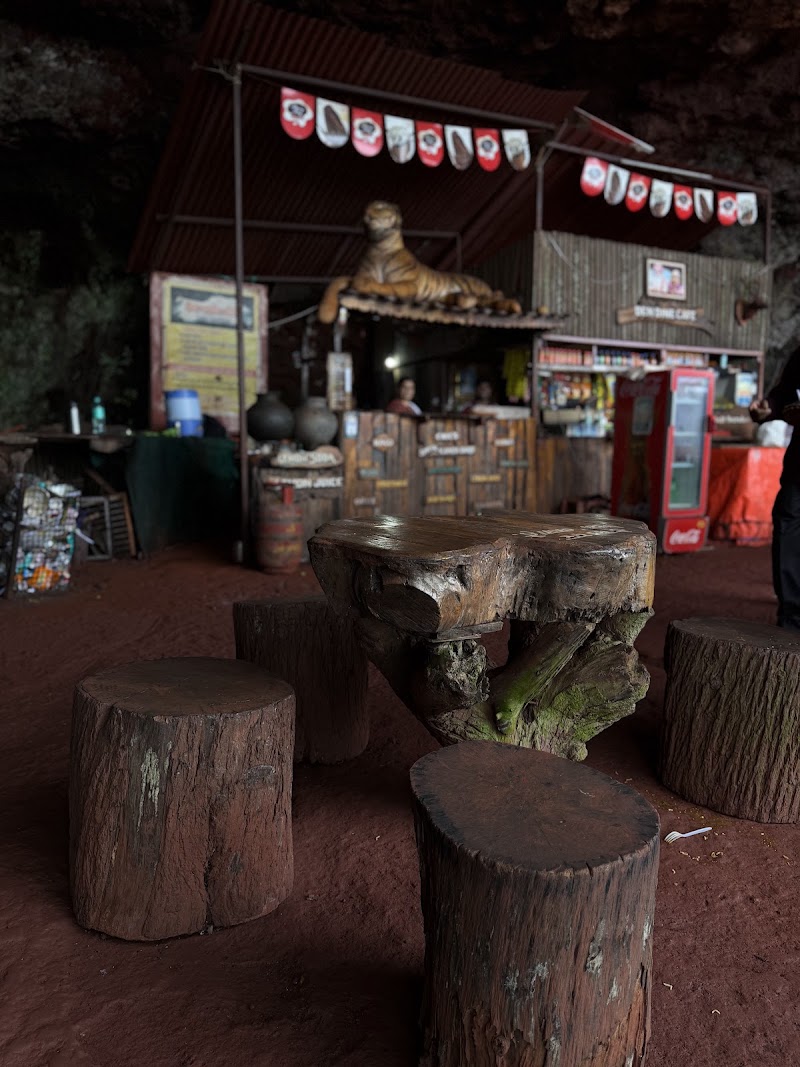 Den Dine Cafe - Den Dine Cafe WRG4+Q79, Godavali, Panchgani, Maharashtra 412805, India