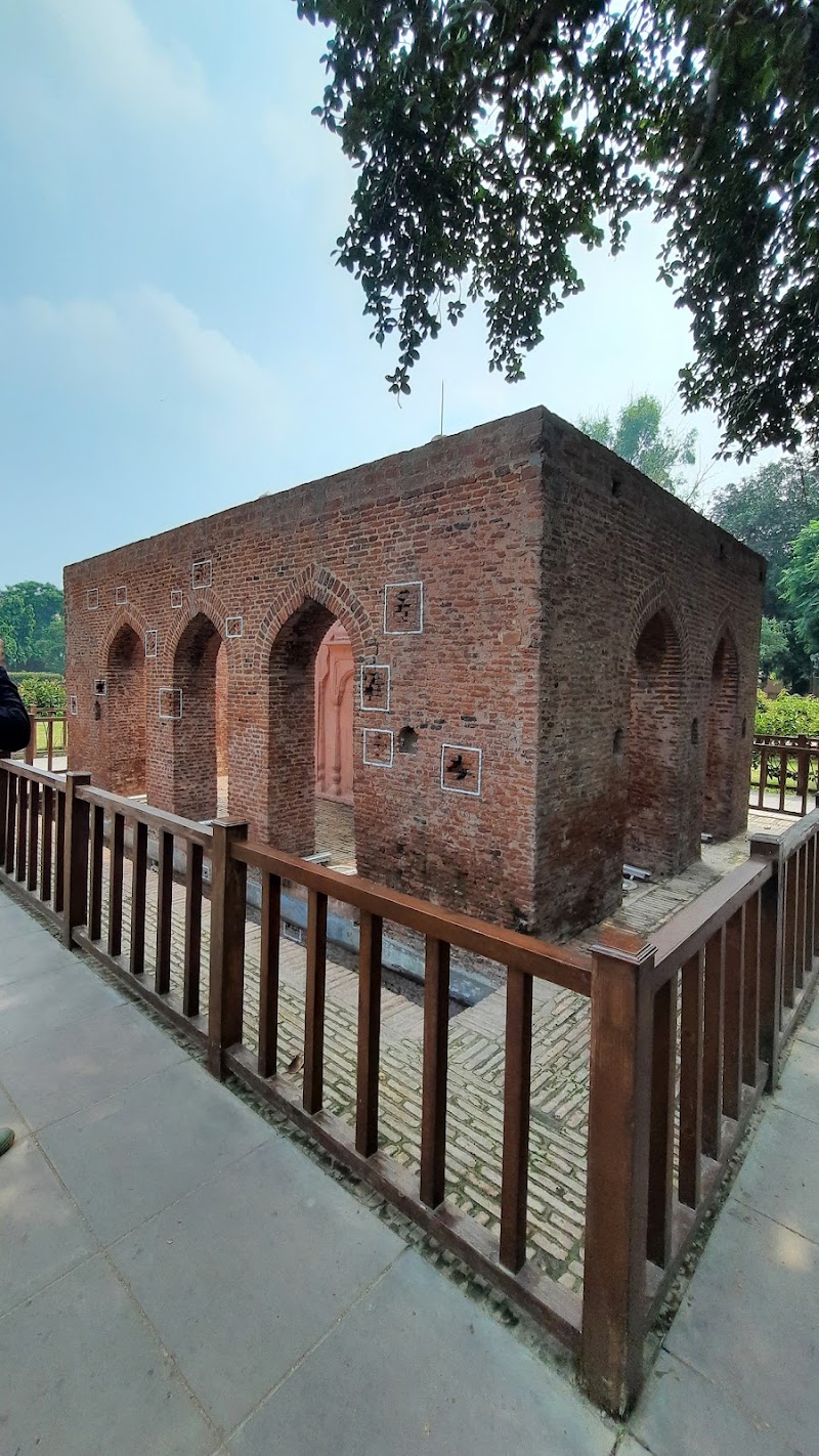 Martyrs Well - Martyrs Well JVCJ+79R, Jallian Wala Bagh, Jallan Wala Bagh, Katra Ahluwalia, Amritsar, Amritsar Cantt., Punjab 143006, India