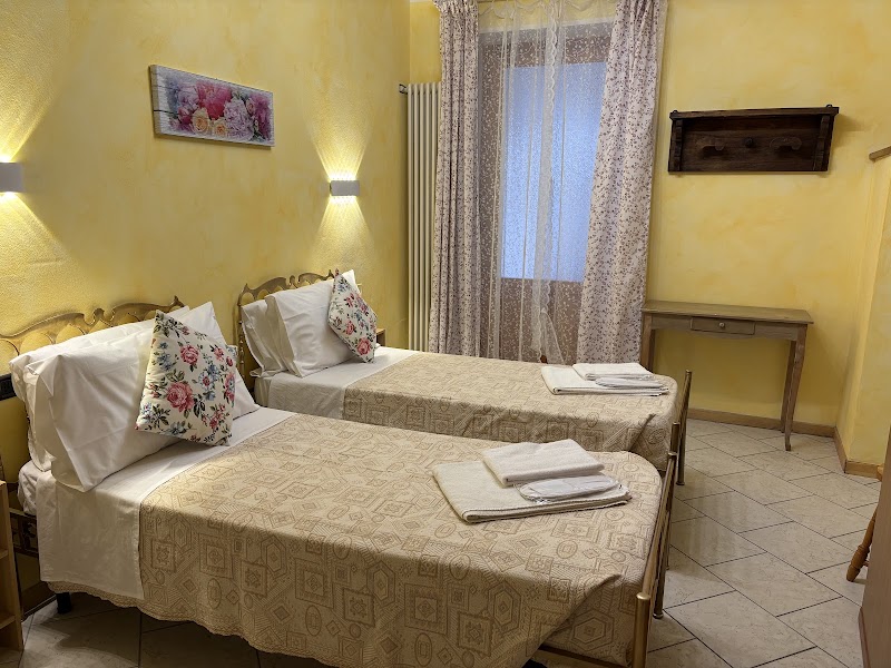 Hotel Diffuso Il Portichetto - Hotel Diffuso Il Portichetto Via del Castellano, 9, 23828 Vezio LC, Italy