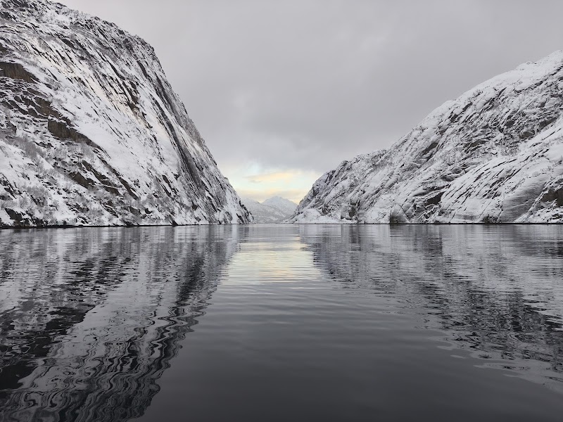 Lofoten Explorer AS - Lofoten Explorer AS Joh. E. Paulsens gt. 12, 8300 Svolvær, Norway