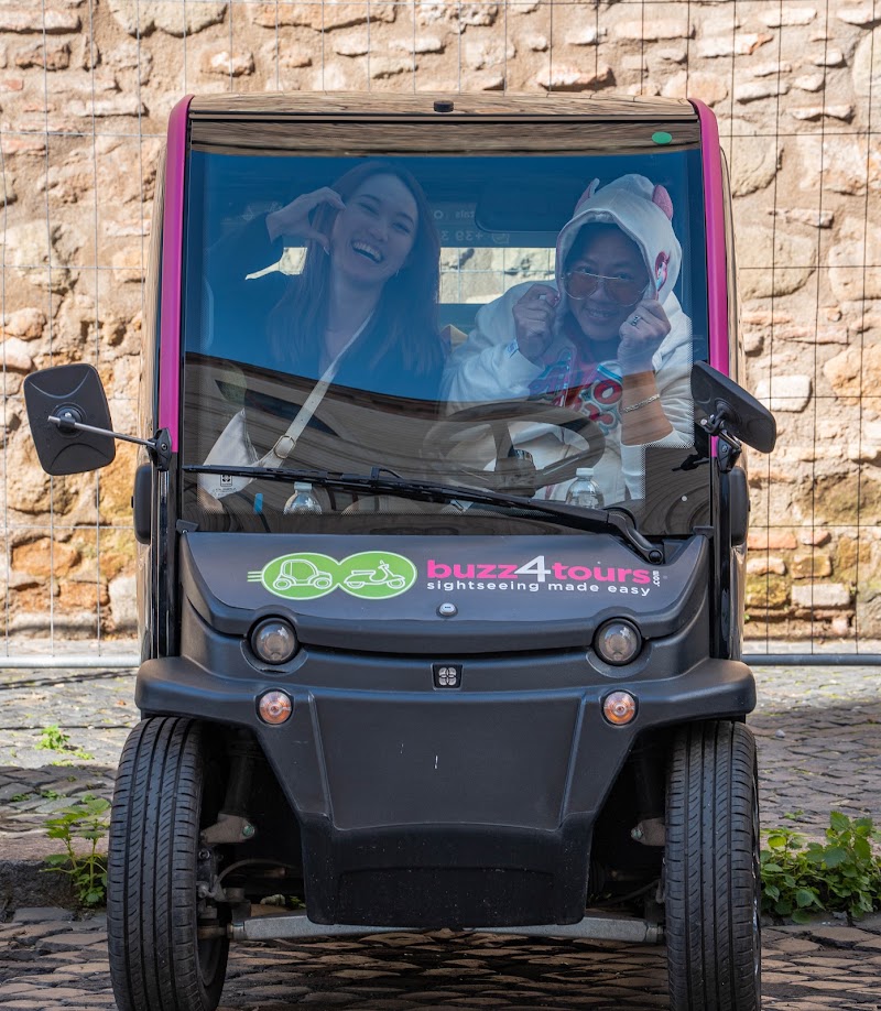 Buzz4tours Vespa Scooter Rental - Buzz4tours Vespa Scooter Rental, Vicolo d'Orfeo, 8, 00193 Roma RM, Italy