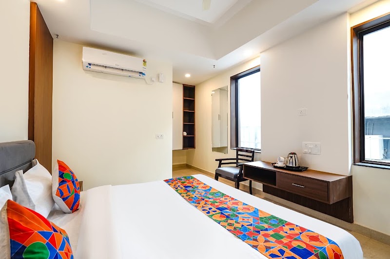 The Urban Villa - The Urban Villa Main, Vishwakarma Rd, near Zudio Showroom, Natthu Colony, Baraula, Sector 49, Noida, Uttar Pradesh 201301, India