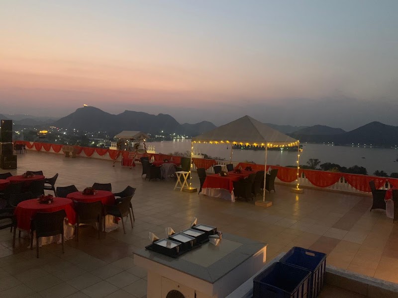 Hotel Hilltop Palace - Hotel Hilltop Palace, 5, Ambavgarh, Fateh Sagar Lake, Udaipur, Rajasthan 313004, India