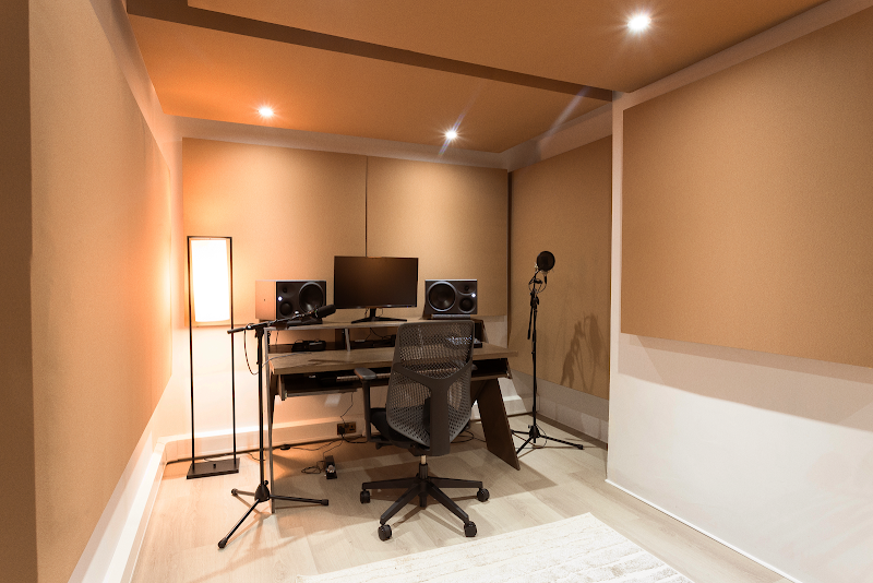 Qube Hackney - DJ & recording studios - Qube Hackney - DJ & recording studios 5B Prince Edward Rd, London E9 5LX, UK