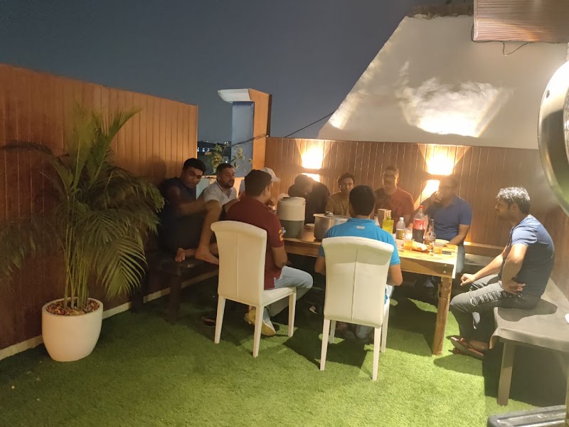 Man Dee Luxury Room - Man Dee Luxury Room Plot no 35, Third Floor, Veer complex, 36, Block 13, Block F, Spring Field Colony, Sector 32, Faridabad, Haryana 121003, India