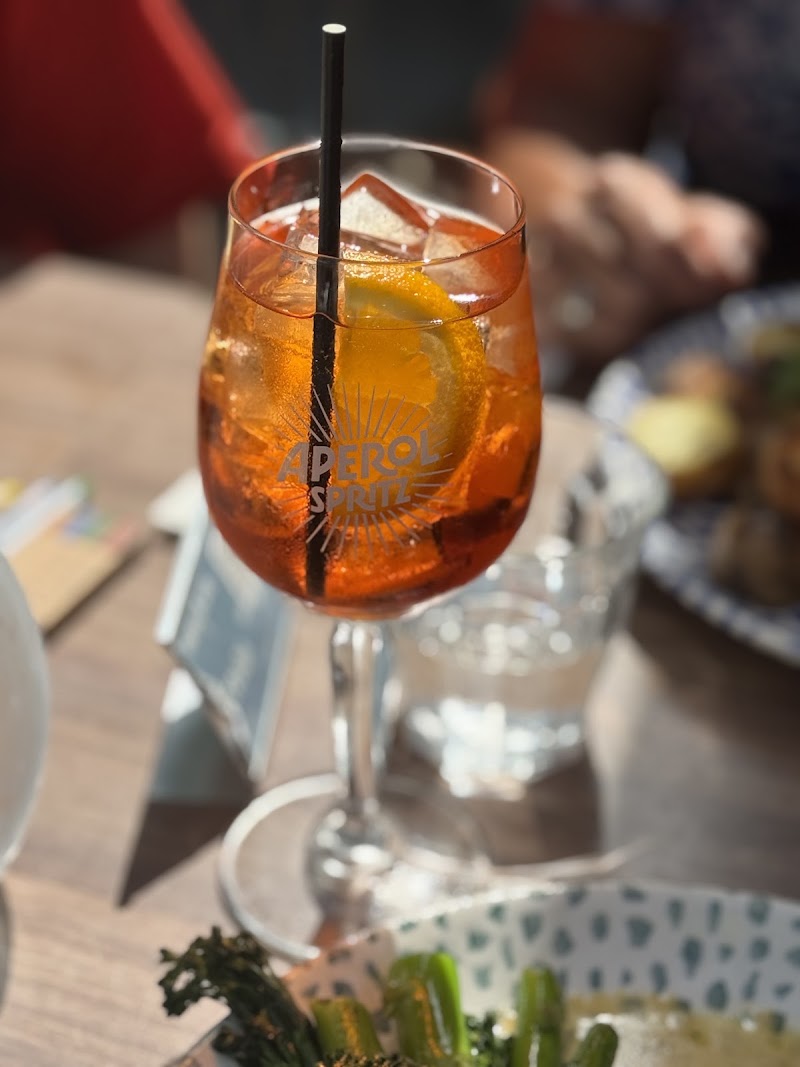 Strada Southbank - Strada Southbank A, 337-338 Belvedere Rd, London SE1 8XX, UK