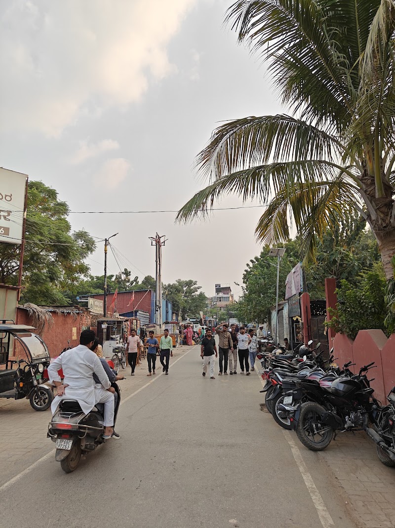 Stay in Banarasiya