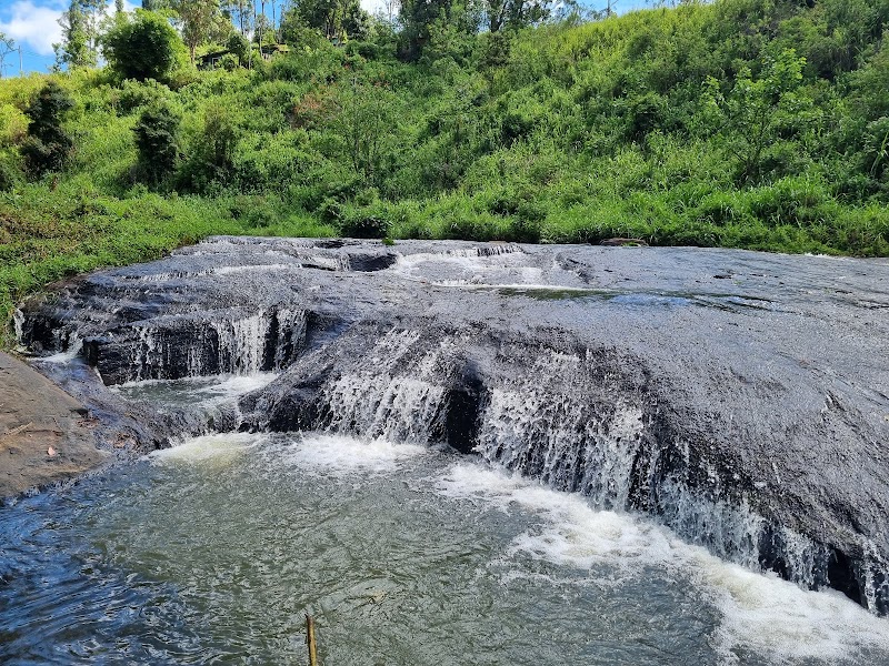 Devon Falls - Devon Falls, XJ2J+H26, Nawalapitiya - Dimbula Rd, Dimbula, Sri Lanka
