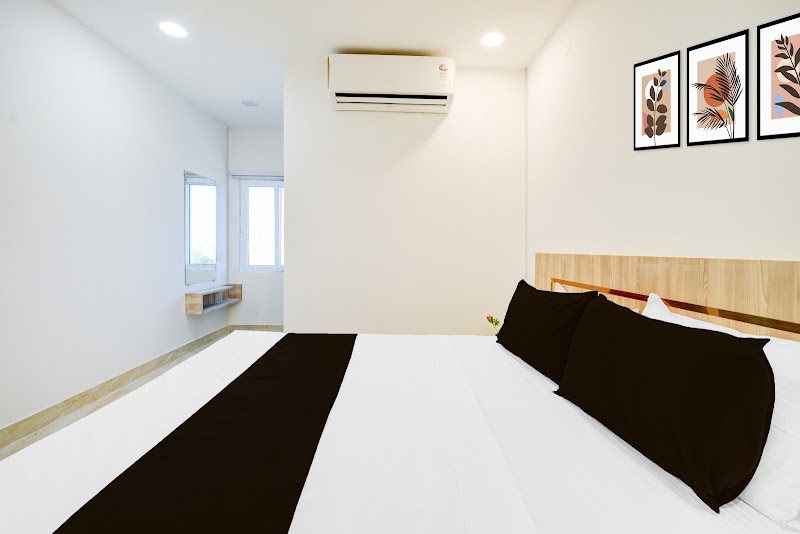 Super Townhouse by OYO - Super Townhouse by OYO, House Number 8, 5-255/66, near Nagarjuna Sagar Ring Road, Defence Colony, Rajiv Shetti Nagar, Kharmanghat, Hyderabad, Telangana 500097, India