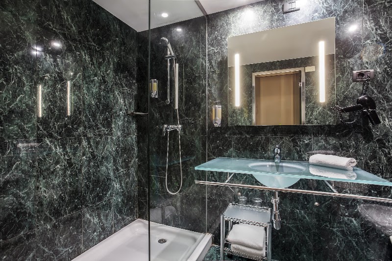 B&B HOTEL Granada Estación - B&B HOTEL Granada Estación Av. de Juan Pablo II, 35, Norte, 18014 Granada, Spain