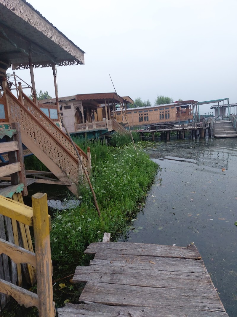 Hb light house group of house boats in dal lake - Hb light house group of house boats in dal lake, Nehru park dal lake ghat no 17, dal lake, near shankar acharya ghat, Rainawari, Srinagar, 190001