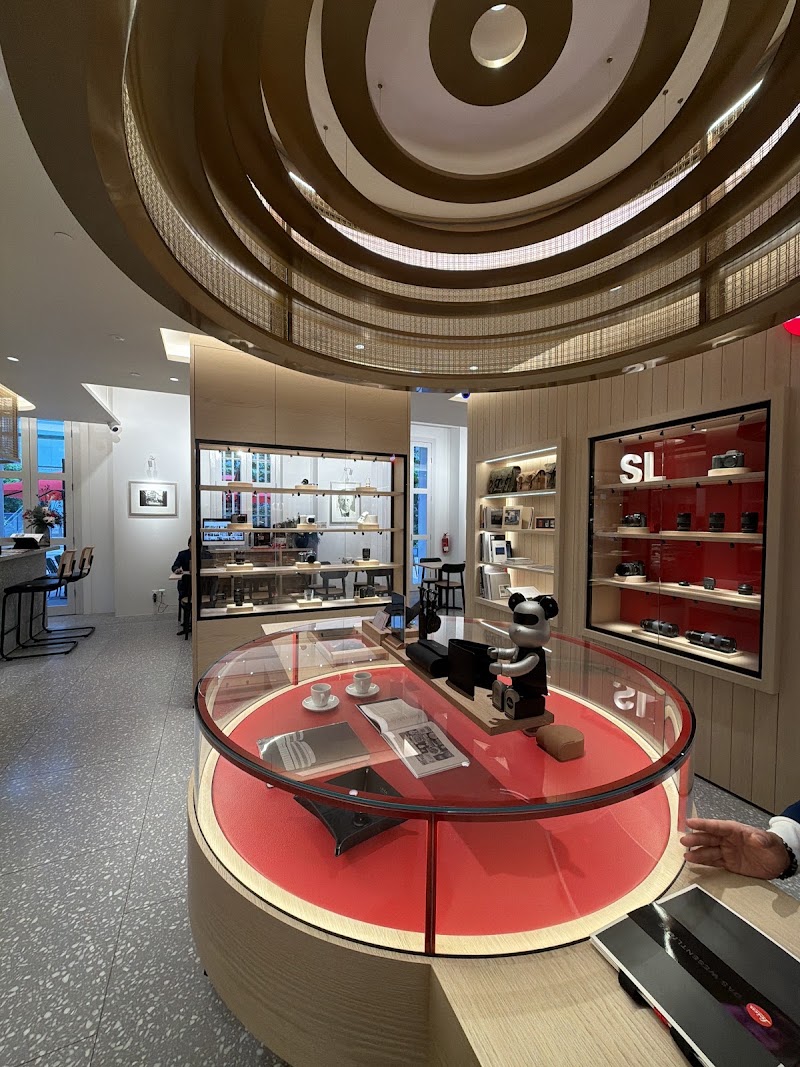 Leica Store South Beach Quarter - Leica Store South Beach Quarter 36 Beach Rd, #01-01 South Beach Quarter, Singapore 189766
