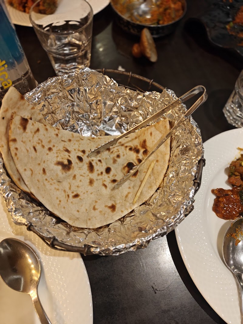 Makkhan's Veg Restaurant - Makkhan's Veg Restaurant 8-9, Tulsiani Grace 25-Edmonston Road, Civil Lines, Prayagraj, Uttar Pradesh 211001, India
