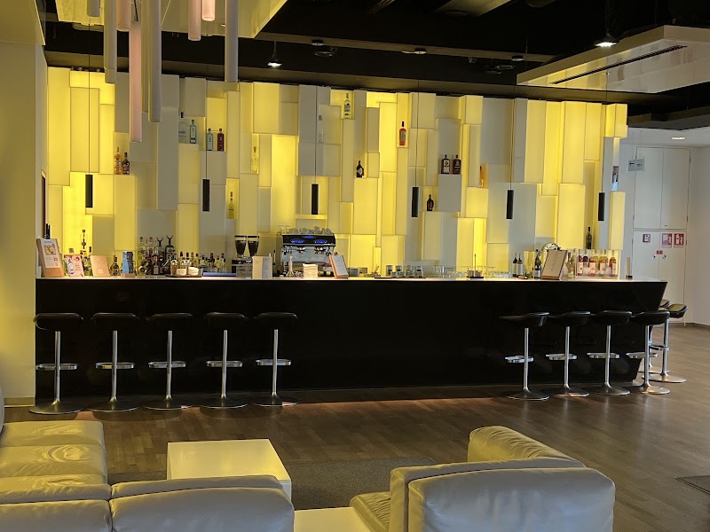 Lufthansa Senator Lounge B (Non-Schengen) - Lufthansa Senator Lounge B (Non-Schengen) Terminal 1, Departure, area B next to, Gate B43, 60549 Frankfurt am Main, Germany
