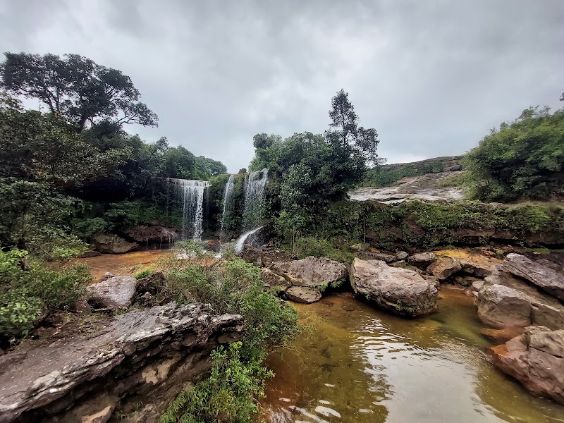 Mawsawdong Falls - Mawsawdong Falls 8PC5+QXJ, Sohra, Meghalaya 793108, India