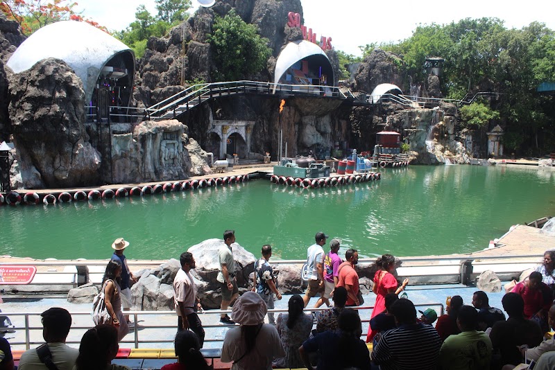 ARK TOURS & TRAVELS - ARK TOURS & TRAVELS, 1st Floor, Thalipparamb Junction, Fine Tower, 42/679 B2, Vennala - Palachuvadu Rd, P.O, Vennala, Kochi, Keralam 682028, India