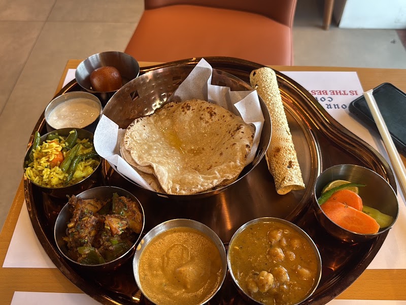 Gurukrupa Vegetarian Restaurant - Gurukrupa Vegetarian Restaurant Shop 2 Al Dorra Building - Park Area - 20B St - الكرامة - دبي - United Arab Emirates