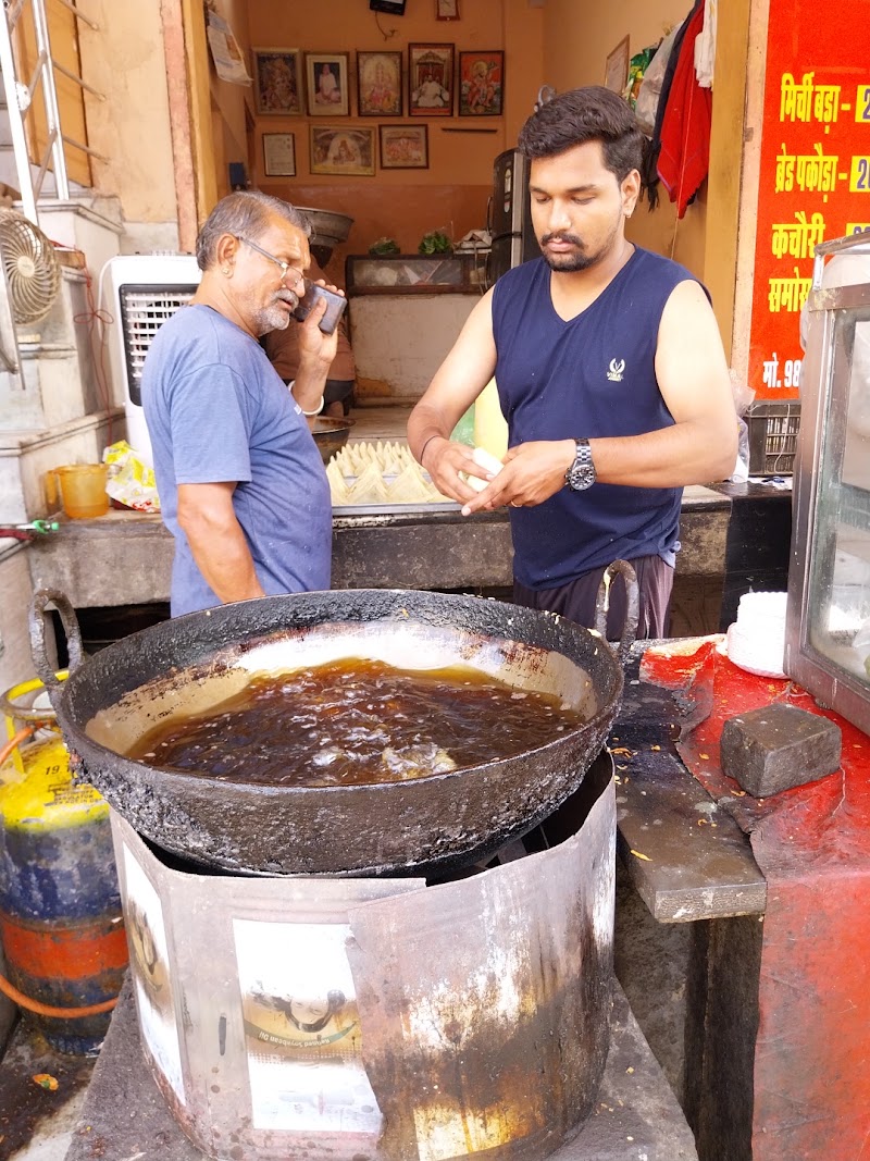 रमेश चाट भंडार - रमेश चाट भंडार VQXH+968, Unnamed Road, Chambal GSS Colony, Mitra Nagar, Ramnagar, Jaipur, Jaipur Nagar Nigam Area, Rajasthan 302006, India