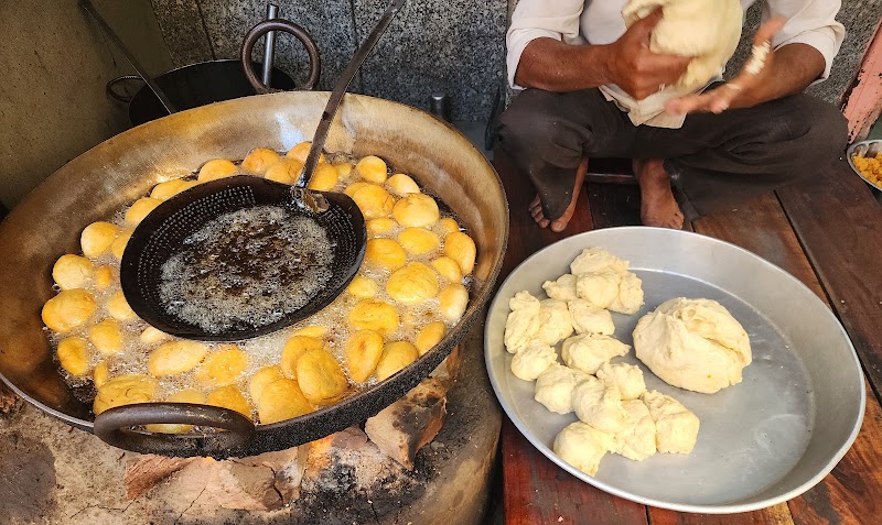 Puran Ji Kachori Wala - Puran Ji Kachori Wala S B B J Street, SBBJ Street, 1182, Natanion Ka Rasta, Chaura Rasta, Modikhana, Jaipur, Jaipur Nagar Nigam Area, Rajasthan 302003, India